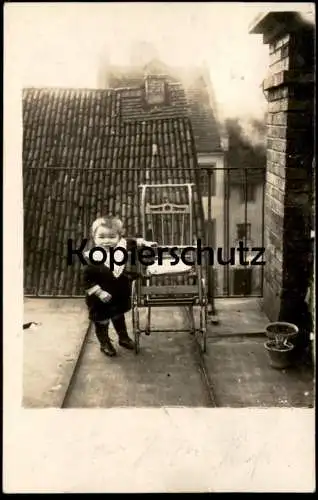 ALTE FOTO-POSTKARTE LINDAU 1912 KIND JUNGE KINDERWAGEN DACH BALKON STUHL VORDACH Ansichtskarte AK cpa photo