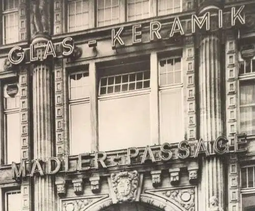 ÄLTERE POSTKARTE LEIPZIG MESSESTADT AUERBACHS KELLER GLAS KERMAMIK VEB STRÜMPFE MÄDLER-PASSAGE MINISTERIUM FÜR ...