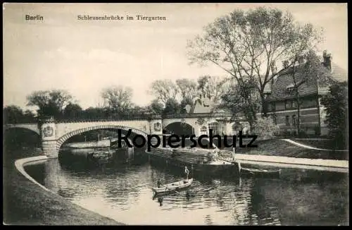 ALTE POSTKARTE BERLIN SCHLEUSENBRÜCKE IM TIERGARTEN Schleuse Havel Brücke Boot Ansichtskarte AK cpa postcard