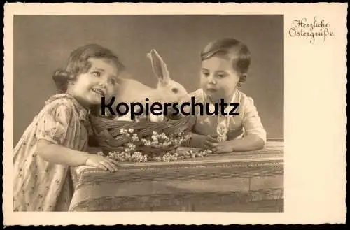 ALTE POSTKARTE HERZLICHE OSTERGRÜSSE MÄDCHEN MIT KANINCHEN Kind enfant girl Ostern Easter Hasen rabbit lapin AK postcard