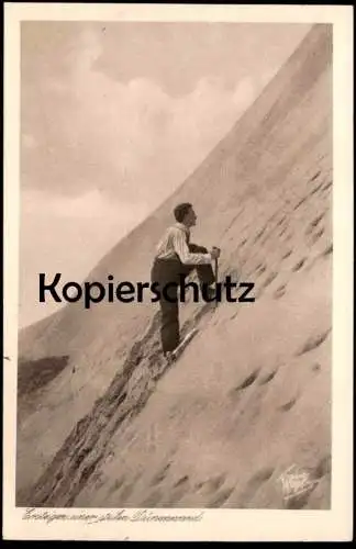 ALTE POSTKARTE ERSTEIGEN EINER STEILEN DÜNENWAND WELTWUNDER KURISCHE NEHRUNG HOTEL KURISCHES HAFF STEMPEL ROSSITTEN cpa