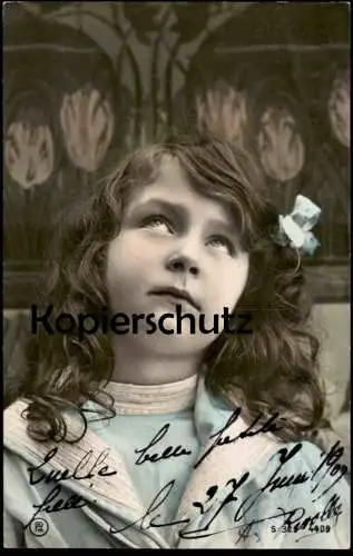 ALTE POSTKARTE KIND MÄDCHEN BLICKT NACH OBEN femme enfant child girl Ansichtskarte postcard cpa