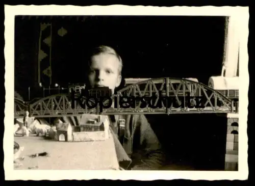 ALTES FOTO MODELLEISENBAHN DAMPFLOK EISENBAHN ZUG MÄRKLIN ? BLECHSPIELZEUG SPIELZEUG JUNGE LÖFFLER KÖLN SÜLZ train photo