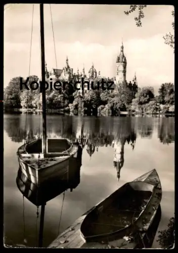 ÄLTERE POSTKARTE SCHWERIN SCHLOSS & PÄDAGOGISCHE SCHULE BOOTE