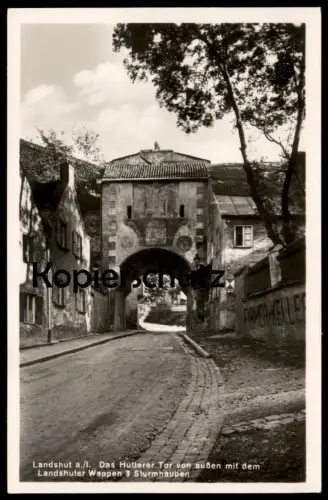 ALTE POSTKARTE LANDSHUT AN DER ISAR DAS HÜTTERER TOR HUTERTOR VON AUSSEN MIT DEM LANDSHUTER WAPPEN & STURMHAUBEN