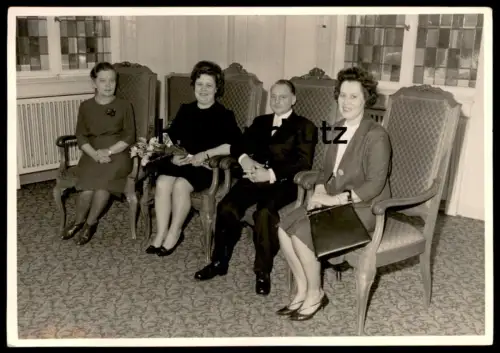 ALTE FOTO POSTKARTE HOCHZEIT EHEPAAR VERMUTLICH STANDESAMT KÖLN Heirat Paar Ehe Frau Mann marriage photo postcard