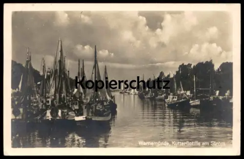 ALTE POSTKARTE WARNEMÜNDE KUTTERFLOTILLE AM STROM FISCHKUTTER FISCHERBOOT fishing boat Schiff Rostock Ansichtskarte AK