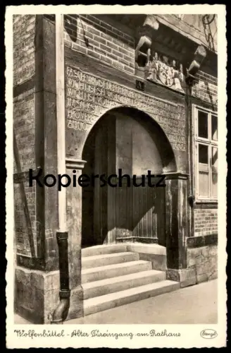 ALTE POSTKARTE WOLFENBÜTTEL ALTER TÜREINGANG AM RATHAUS SPRUCHBALKEN FACHWERK
