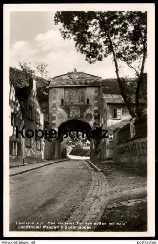 ALTE POSTKARTE LANDSHUT AN DER ISAR DAS HÜTTERER TOR HUTERTOR VON AUSSEN MIT DEM LANDSHUTER WAPPEN & STURMHAUBEN