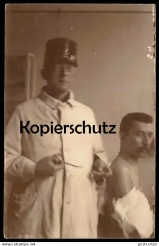 ALTE FOTO POSTKARTE MILITÄR SOLDAT LAZARETT ARZT SCHERE VERBAND SCHNÄUZER OBERARZT BRETZLAW PACAL photo AK Ansichtskarte