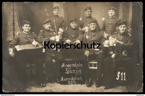 ALTE POSTKARTE KRIEGSSCHULE DANZIG AKKORDEON BIERKRUG SEIDEL beer mug Bier Soldat Uniform accordion accordéon Gdansk