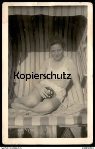 ALTE FOTO POSTKARTE FRAU IN BADEANZUG STRANDKORB dress bathing costume girl woman femme Mode postcard AK cpa photo