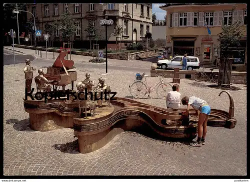 ÄLTERE POSTKARTE DONAUESCHINGEN INNENSTADT MUSIKANTENBRUNNEN BRUNNEN FLÜGEL PIANO OPEL Ansichtskarte postcard AK cpa