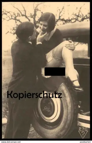 ÄLTERE REPRO ? POSTKARTE FRAU AUF AUTOREIFEN EROTIK UNTERWÄSCHE eroticism femme seins nus nude woman nudity postcard cpa