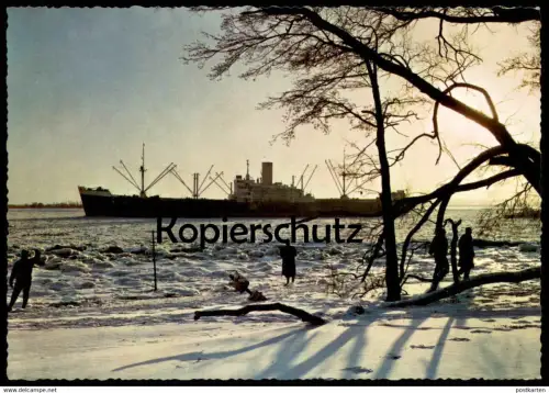 ÄLTERE POSTKARTE HAMBURG IM WINTER PARTIE AN DER ELBE FRACHTSCHIFF EISGANG EIS SCHNEE Schiff cargo ship postcard cpa AK