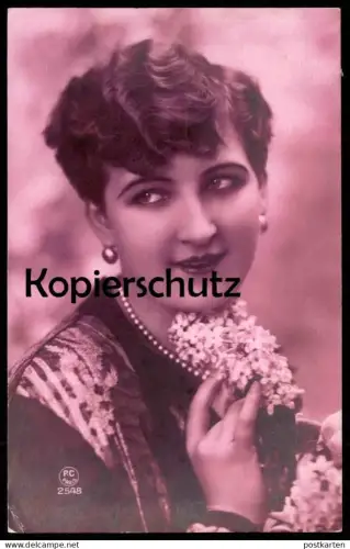 ALTE POSTKARTE FRAU MIT PERLENKETTE SCHMUCK KETTE 1928 DEKO PHOTO WOMAN FEMME Halskette necklace collier photo