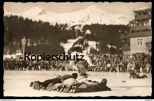 ALTE FOTO POSTKARTE EISLAUFEN KUNSTSTÜCK SPRUNG FOTOGRAF LIEGEND VERM. GARMISCH EISSTADION Stunt Ice cpa postcard