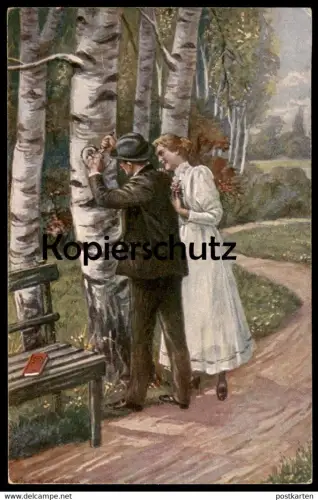 ALTE POSTKARTE LIEBESPAAR HERZ IN RINDE INITIALEN Bauminschrift Baum Inschrift tree inscription arbre couple postcard