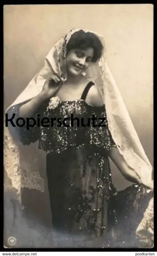 ALTE POSTKARTE MÄDCHEN FRAU GLITZERKLEID ABENDKLEID SHOWKLEID KLEID robe de soirée evening dress woman femme postcard