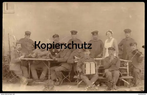 ALTE FOTO POSTKARTE SOLDATEN STRAUSSBERG AKKORDEON KARTEN SPIELEN SKAT ? VIOLINE violon violin AK cpa photo postcard