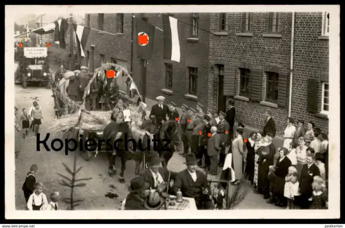 ALTE FOTO POSTKARTE UMZUG MIT OTZENRATH AUFSCHRIFT JOSEF HEYMANN (?) ERNTEDANK 1940er JAHRE BEFLAGGUNG Jüchen AK cpa