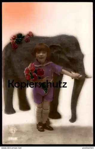 ALTE POSTKARTE MÄDCHEN & KLEINER ELEFANT Kind Dompteur girl elephant tusker child enfant postcard cpa Ansichtskarte AK
