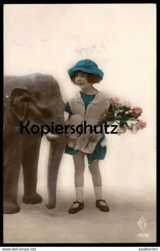 ALTE POSTKARTE MÄDCHEN & KLEINER ELEFANT Kind Dompteur girl elephant tusker child enfant postcard cpa Ansichtskarte AK