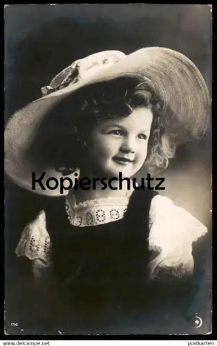 ALTE POSTKARTE MÄDCHEN MIT HUT KIND KLEID SPITZE fillette young girl enfant girl femme child hat Ansichtskarte postcard