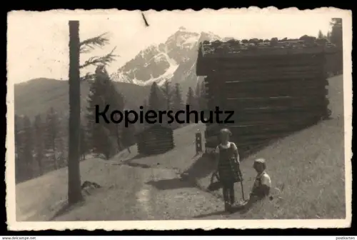 ALTE POSTKARTE KINDER AUF EINER ALM JUNGE MÄDCHEN ÖSTERREICH ALPEN BEI INNSBRUCK enfants children cpa postcard AK