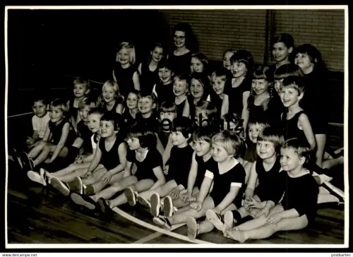 ALTES FOTO SPORT SCHULE KLASSE KINDERGARTEN KINDER MÄDCHEN JUNGEN TURNEN girls boys teacher photo Lehrer 11 x 15