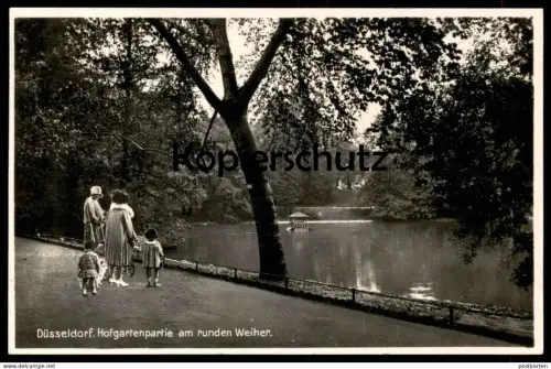 ALTE POSTKARTE DÜSSELDORF HOFGARTENPARTIE AM RUNDEN WEIHER FOTOMONTAGE FAMILIE Hund dog children Kinder chien montage