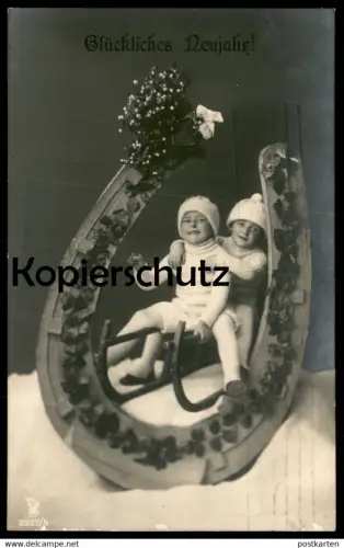 ALTE POSTKARTE GLÜCKLICHES NEUJAHR KINDER AUF SCHLITTEN HUFEISEN enfants children luge sleigh postcard AK Ansichtskarte