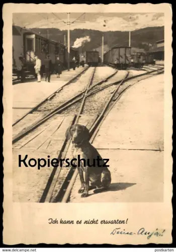 ALTE POSTKARTE ICH KANN ES NICHT ERWARTEN HUND BAHNSTEIG dog chien Jagdhund Zug Bahnhof train gare station Ansichtskarte