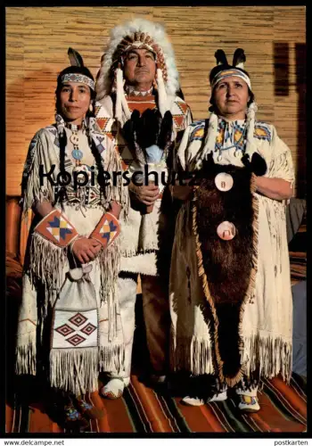 ÄLTERE POSTKARTE CREE INDIANER HÄUPTLING BÄREN-KIND & SQUAWS MUTTER UND TOCHTER Indian Indians Indien Feather headdress