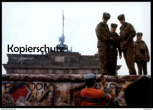 ÄLTERE POSTKARTE BERLIN BRANDENBURGER TOR VIVE L'ANARCHIE BERLINER MAUER THE WALL LE MUR SOLDAT NVA cpa postcard