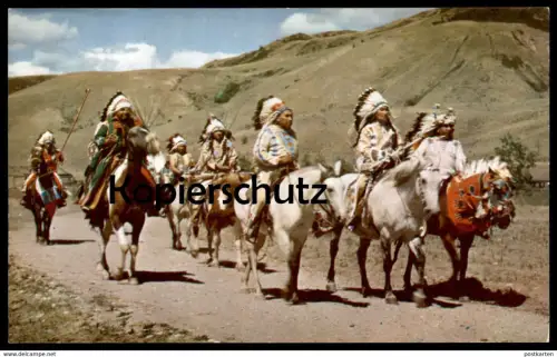 POSTKARTE WESTERN INDIANS IN CEREMONIAL DRESS White Horse Horses Pferd Indianer Indian Indien Kopfschmuck headdress AK