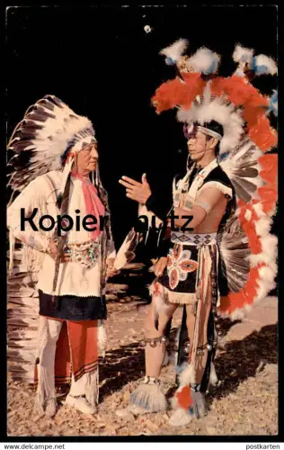 POSTKARTE CHIEF AND SON IN TRIBAL DRESS INDIANS Indianer Indian Indien Kopfschmuck feather headdress postcard cpa AK