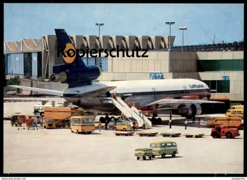 ÄLTERE POSTKARTE FLUGHAFEN FRANKFURT AM MAIN ABFERTIGUNG DC-10 Flugzeug Airport Lufthansa Airplane Aircraft VW Käfer cpa