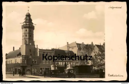 ALTE POSTKARTE SALZWEDEL RATHAUSTURM 1935 HOTEL SCHWARZER ADLER COMMERZ- & PRIVATBANK Litfasssäule Rathaus Turm Denkmal