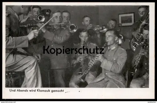 ALTE POSTKARTE SOLDATEN ABEND MUSIK KLAMAUK Querflöte Klarinette clarinet Militär Military Musikkapelle Uniform trumpet