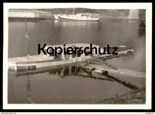 ÄLTERES ORIGINAL FOTO BAD HONNEF GESUNKENES FAHRGASTSCHIFF 1975 FOTO KUNTZ KÖNIGSWINTER Kentern Schiff Ship Photo