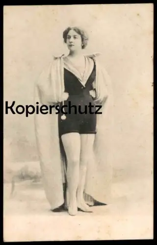 ALTE POSTKARTE FRAU IN BADEANZUG MIT DECKE dress bathing costume girl woman femme Mode postcard Ansichtskarte cpa AK