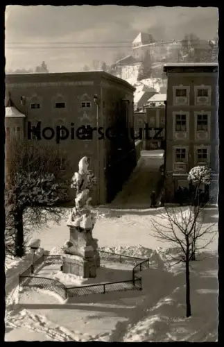 ÄLTERE POSTKARTE TITTMONING BEI TRAUNSTEIN MARIENSÄULE FRISEUR SALON BURG 1961 Winter snow neige monument Salzach AK