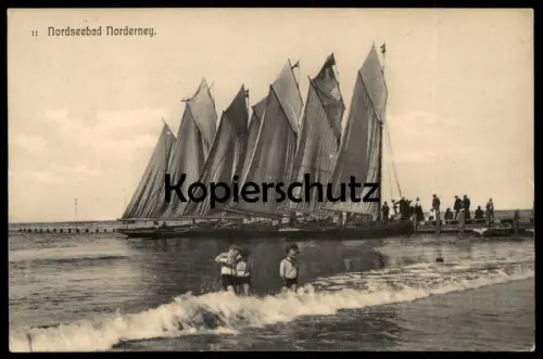 ALTE POSTKARTE NORDERNEY FISCHERBOOTE SEGELBOOTE KINDER Fischerei Flotille pecher fishing fish Fisch Ship Boat children