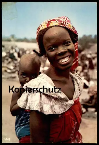 ÄLTERE POSTKARTE AFRICA IN PICTURES KENIA YOUNG MAMMY JEUNE MAMAN Child Enfant Kind Baby Bébé Kenya Afrika postcard cpa