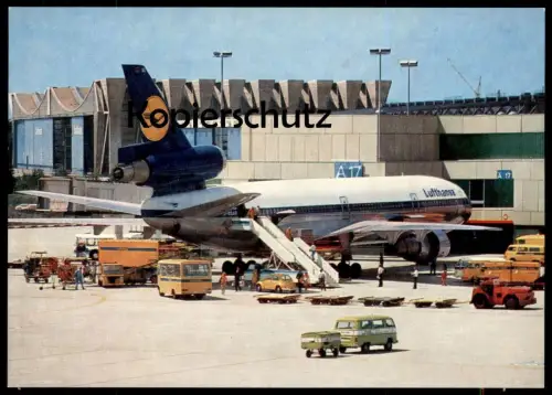 ÄLTERE POSTKARTE FLUGHAFEN FRANKFURT AM MAIN ABFERTIGUNG DC-10 Flugzeug Airport Lufthansa Airplane Aircraft VW Käfer cpa
