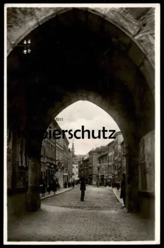 ALTE POSTKARTE IGLAU JIHLAVA DURCHBLICK DURCH FRAUENTOR IN FRAUENGASSE CZECHOSLOVAKIA Czech Republic Mähren Moravie cpa