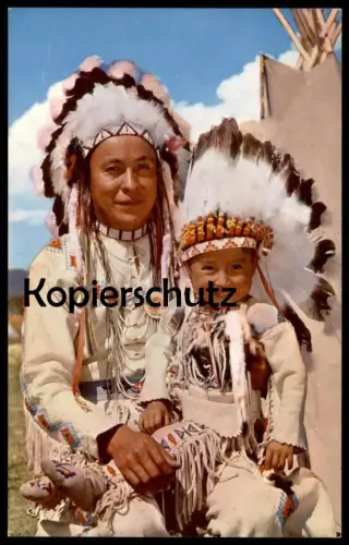 POSTKARTE INDIAN CHIEF & PAPOOSE Indianer Indians Indien Kopfschmuck feather headdress coiffe child enfant Kind postcard