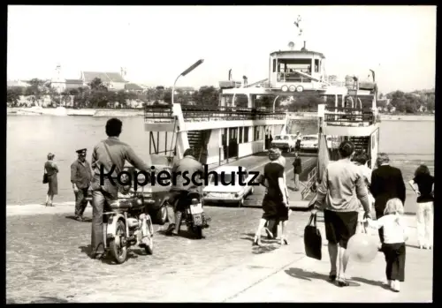 ÄLTERE AK VAC UNGARN DONAUFÄHRE Aufofähre Fähre Schiff Pkw ferry Donau Ship Uniform Motorbike motocyclette moped Mofa