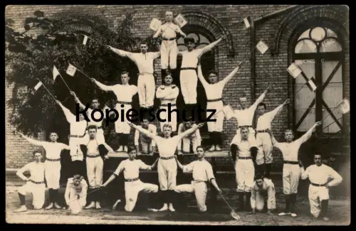 ALTE FOTO POSTKARTE TURNABTEILUNG EINTRACHT WARENDORF 1901 KATH.GES.VEREIN GUT HEIL Pyramide pyramid Fahnen flags cpa AK